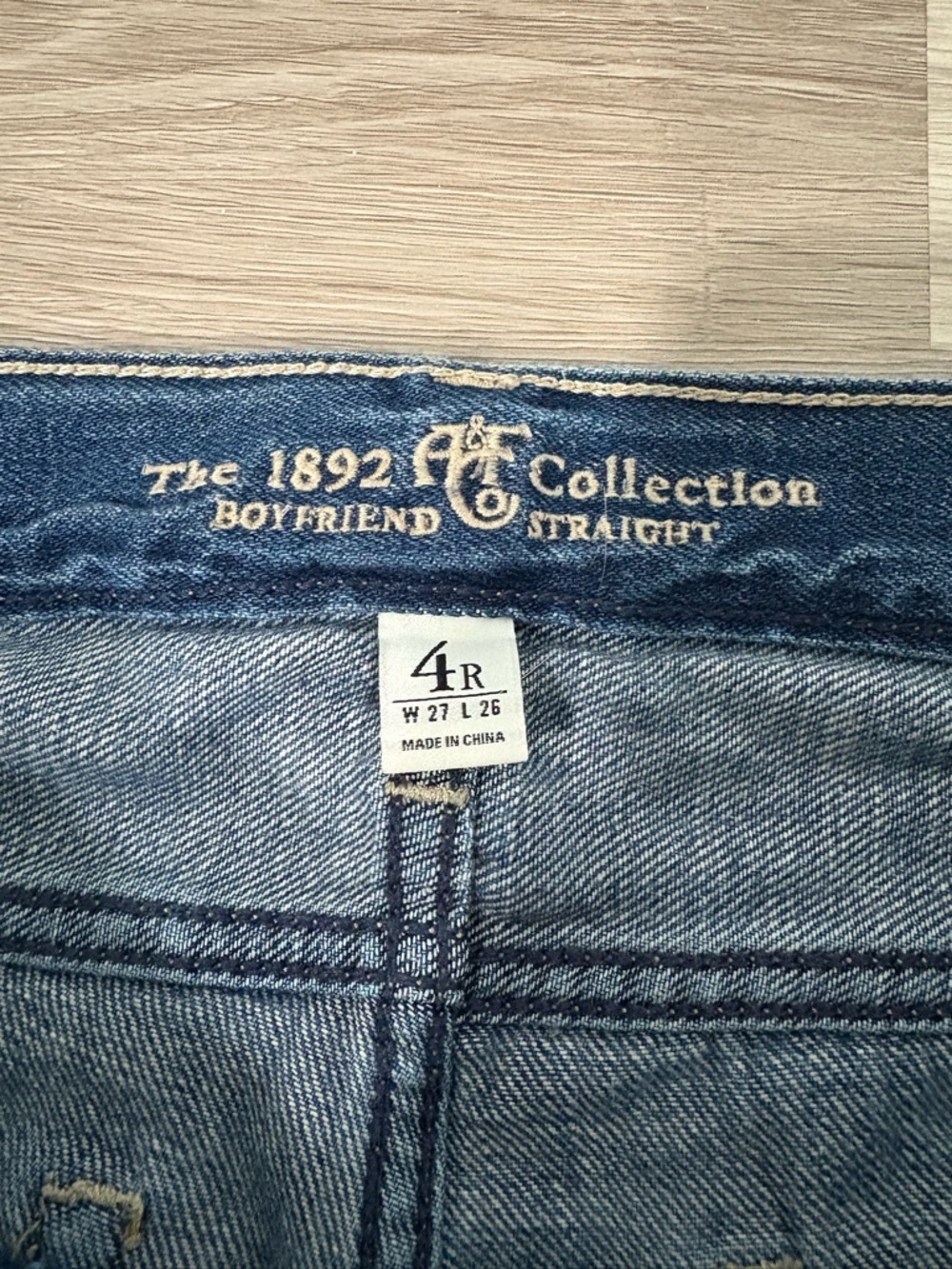 Abercrombie & Fitch 1892 distressed Blue Denim Jeans - Classic Ripped Style - Picture 3 of 7